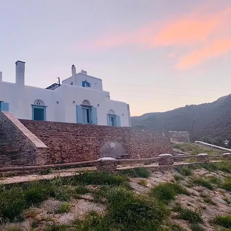 Cycladic House 2 & Garden - Beautiful View - Near The Sea בית נופש Lichnaftia